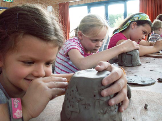 Punkt Montessori w Gdańsku Osowa oferuje zajęcia z ceramiki